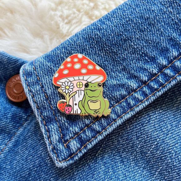 Enamel Pin Frog and Mushroom